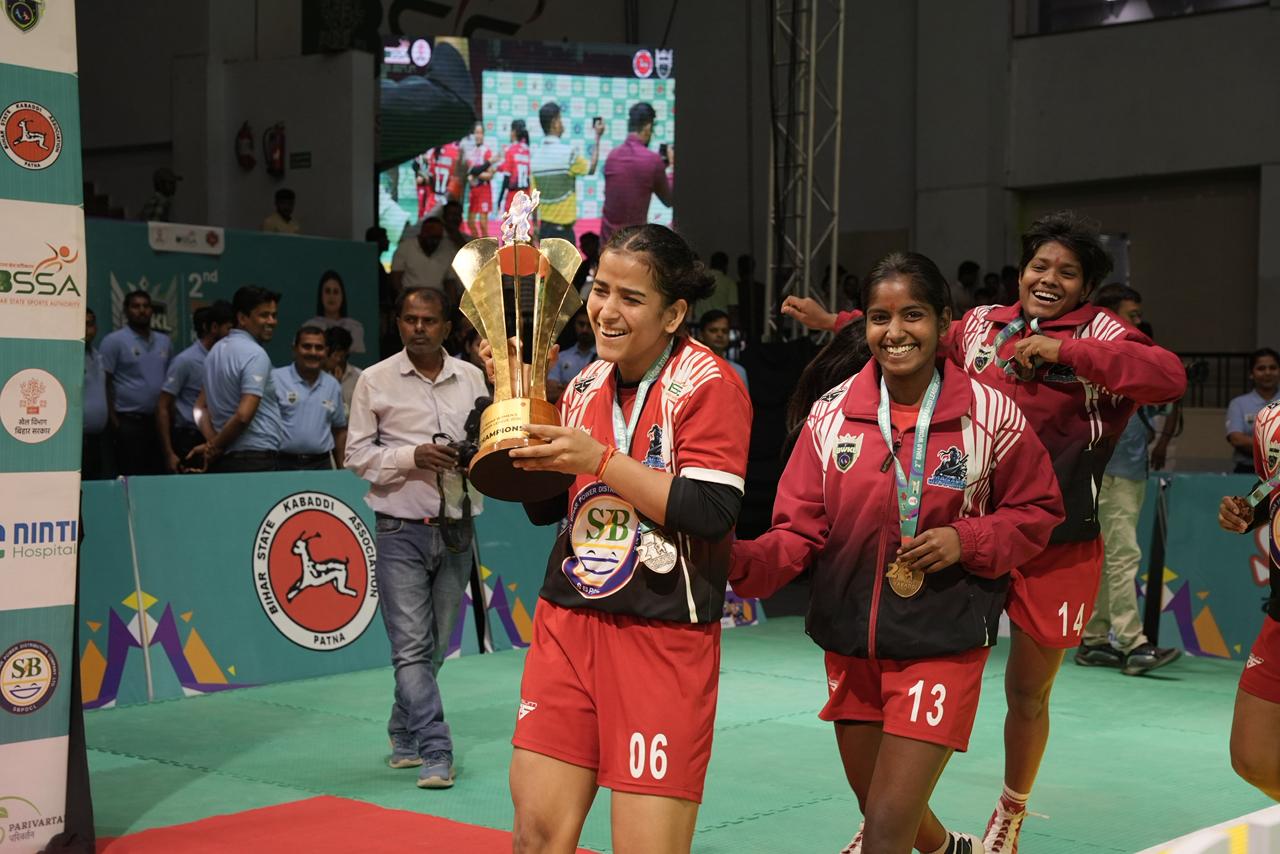 कबड्डी लीग के विजेता को 1.5 लाख मिले।