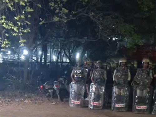 दुर्ग, भिलाई, छावनी के सीएसपी के साथ एडिशनल एसपी सिटी और ग्रामीण भी देर रात तक मौजूद रहे।