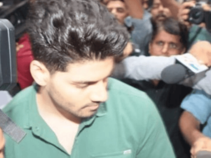 कोर्ट का फैसला आने के बाद ली गईं सूरज पंचोली की तस्वीरें।