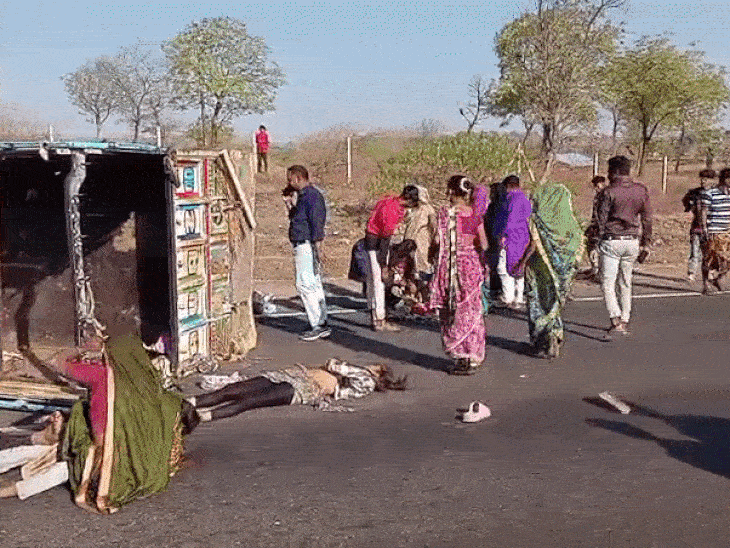 सड़क पर घायल।