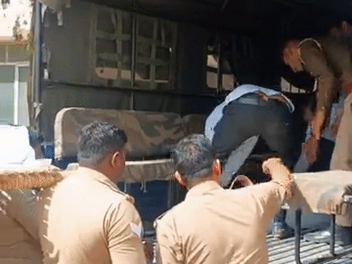 अस्पताल में डॉक्टरों ने दरोगा की हार्ट अटैक से मौत की पुष्टि की।