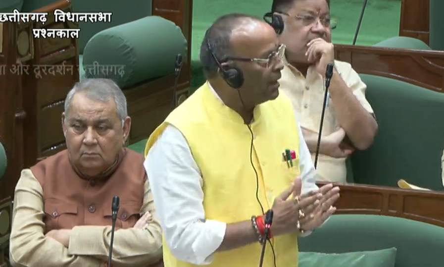 अजय चंद्राकर ने पूछा- ये कॉलोनी कब बनी और कार्रवाई कब करेंगे बताइए।