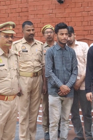 वाराणसी पुलिस ने 8 घंटे में 14 लोगों को गिरफ्तार किया है।