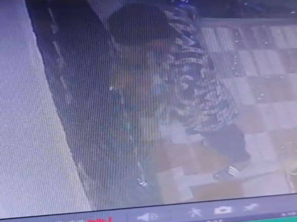 रायपुर में 7 लाख कैश और गोल्ड ज्वेलरी की चोरी हुई है।