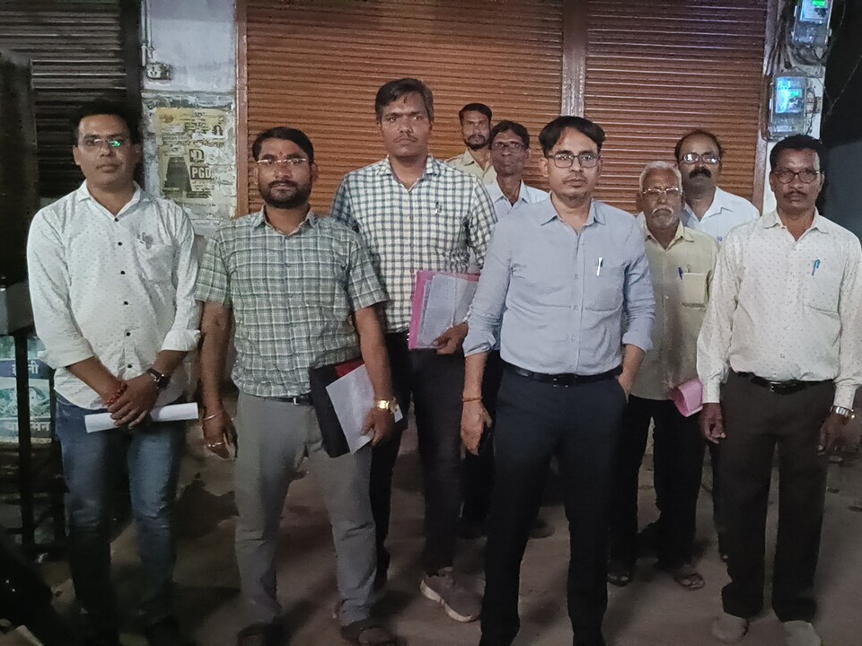 तहसीलदार सुनील वर्मा बकाया राशि वसूली की कार्रवाई का निरीक्षण किया।