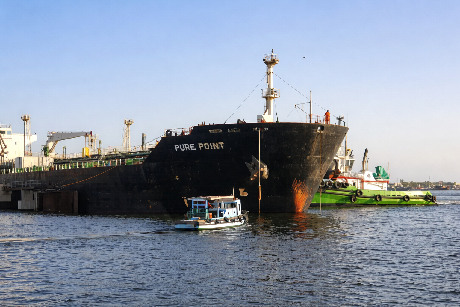 रूस का एक कॉर्गो शिप 2023 में क्रूड ऑयल लेकर पाकिस्तान के कराची पोर्ट पहुंचा था।