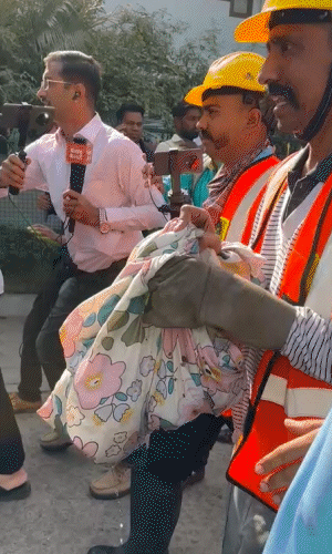 मौके से एक बच्चे की डेडबॉडी मिली है।