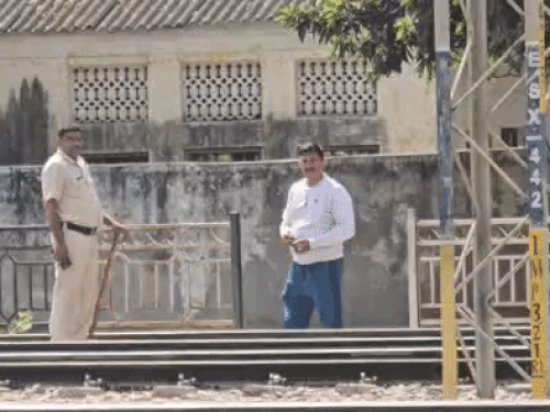 सोमवार को पुलिस ने घटना स्थल पर पुलिसकर्मियों की तैनाती की थी।