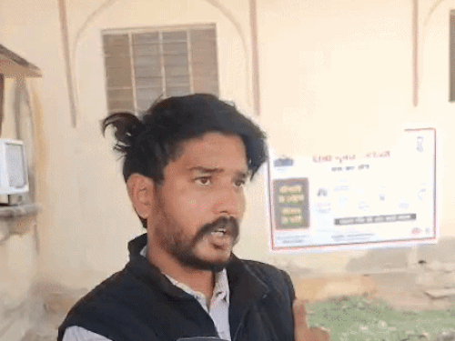 सुनीता के भाई अर्पित ने दहेज के लिए प्रताड़ित और हत्या का आरोप लगाया है।