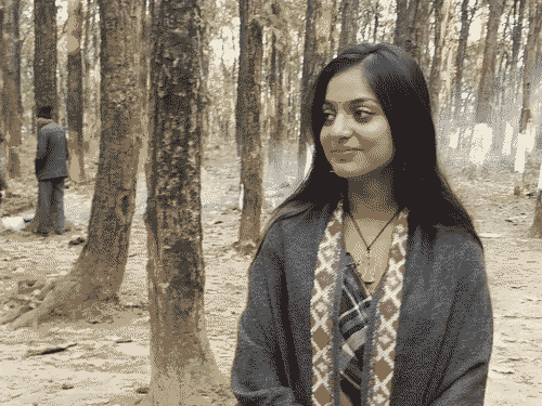 फिल्म की शूटिंग के दौरान मोनालिसा।