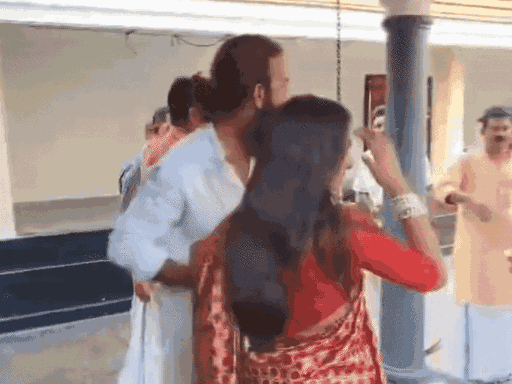 मोनालिसा और फरमान शादी के समय केरल में।