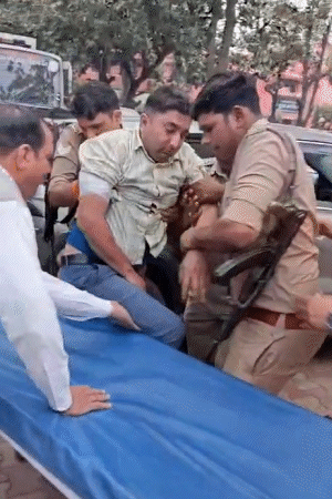 बदमाश शहजाद से मुठभेड़ के दौरान दो सिपाही कुलदीप और सोमेंद्र घायल हो गए।