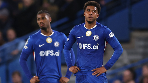 पेरिस सेंट-जर्मेन से हार कर चैंपियंस लीग से बाहर होने के बाद चेल्सी के खिलाड़ी।