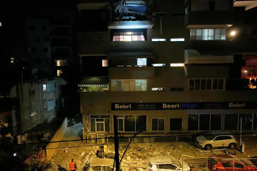 इजराइल की इमरजेंसी सर्विसेज के मुताबिक हमले में 70 साल के एक पुरुष और एक महिला की मौत हो गई।