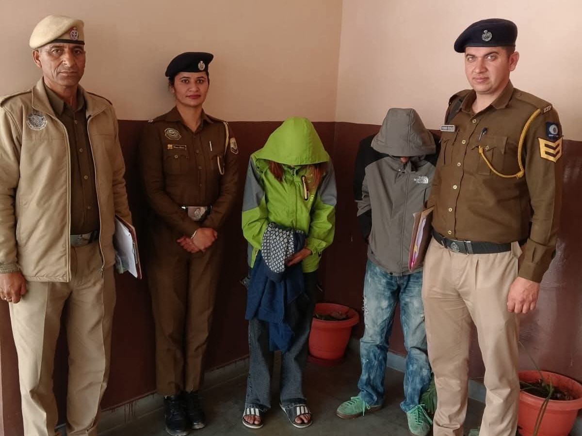 फ़ोटो 10 तारीख की है, जब शिमला के बीसीएस से युवक और युवती गिरफ्तार किए गए थे - Dainik Bhaskar