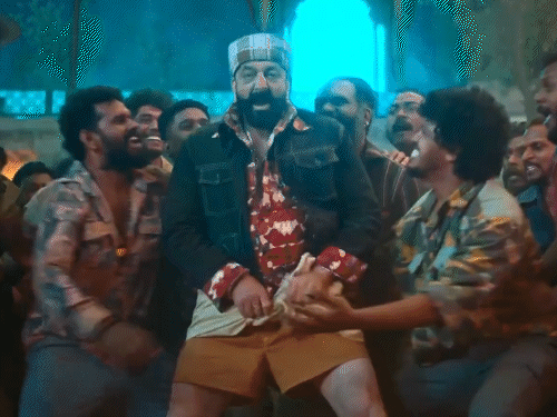 संजय दत्त की इस विवाद पर अभी कोई प्रतिक्रिया नहीं आई है।