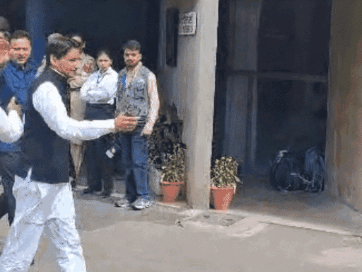 16 मार्च को राज्यसभा चुनाव के दौरान दीपेंद्र हुड्डा खुद अपनी गाड़ी से कुलदीप वत्स को साथ लाए थे।