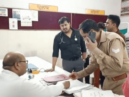 पिता कोर्ट की ड्यूटी से सीधे अस्पताल पहुंचे।