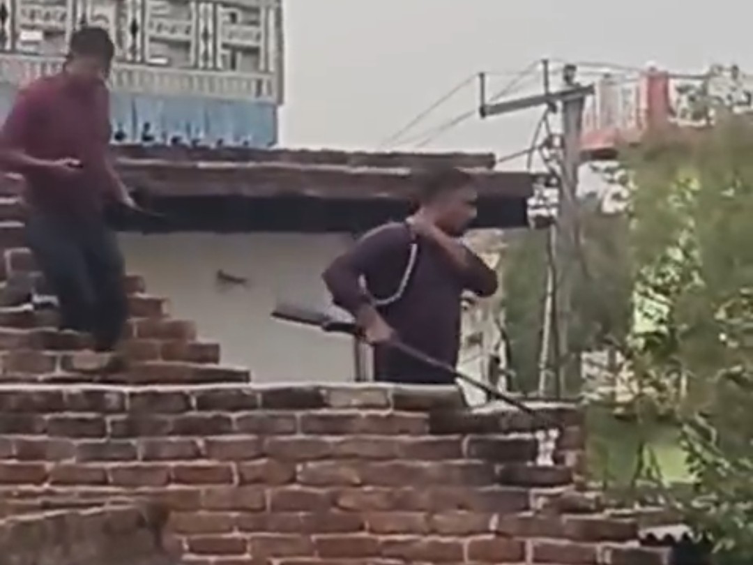 मौके पर आरोपी।