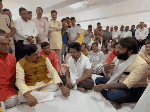 मनोज पुगलिया के बड़े बेटे सौरभ ने मुख्यमंत्री को उस रात की प्रशासनिक विफलताएं बताईं।