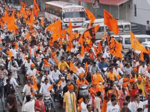 रैली में छोटे बच्चे भी टॉय बाइक्स पर हुए शामिल