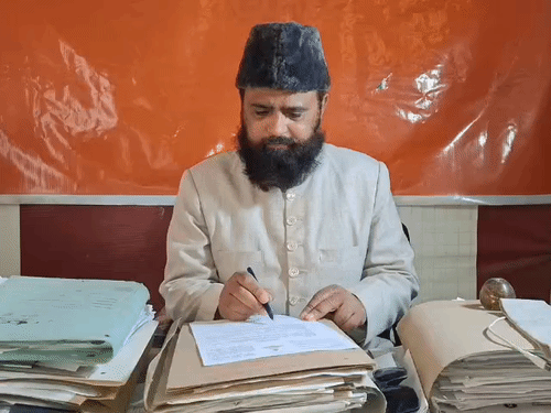 मुस्लिम पर्सनल दारुल इफ्ता के शाही चीफ मुफ्ती मौलाना चौधरी इफराहीम हुसैन ने एक सवाल के जवाब में फतवा जारी किया है।