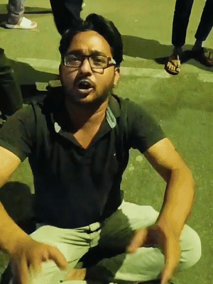 लखनऊ में राज्यपाल ऑफिस से रिटायर्ड कर्मचारी को अज्ञात वाहन ने टक्कर मार दी। इसके बाद परिजनों ने रोड जाम कर हंगामा कर दिया।