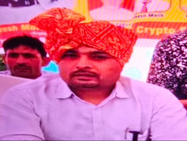 सरपंच पवन ने अपने घर का बिजली कनेक्शन काटे जाने के बाद लाइनमैन को धमकी और गालियां दी थी। - Dainik Bhaskar