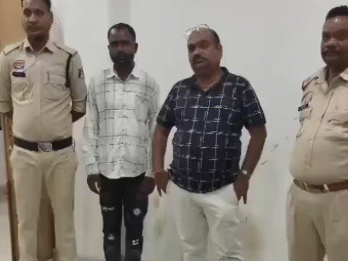 चारों केस में बड़ी रकम मिली। लेकिन किसी ने वैध दस्तावेज नहीं दिखाए।