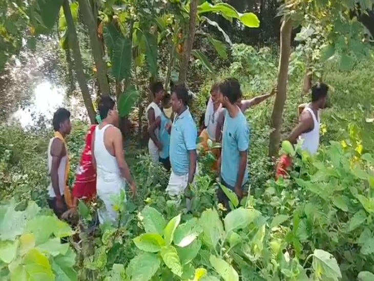 20 सितंबर 2025 को झाड़ी में मिली थी लाश।