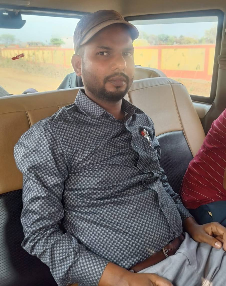 लेखापाल प्रकाश जायसवाल।