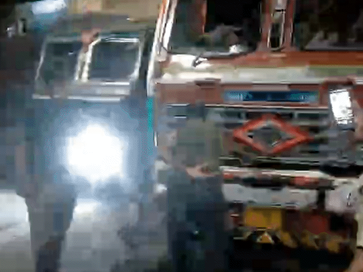 हादसे के बाद पुलिस ने ट्रक जब्त कर कार्रवाई शुरू की।