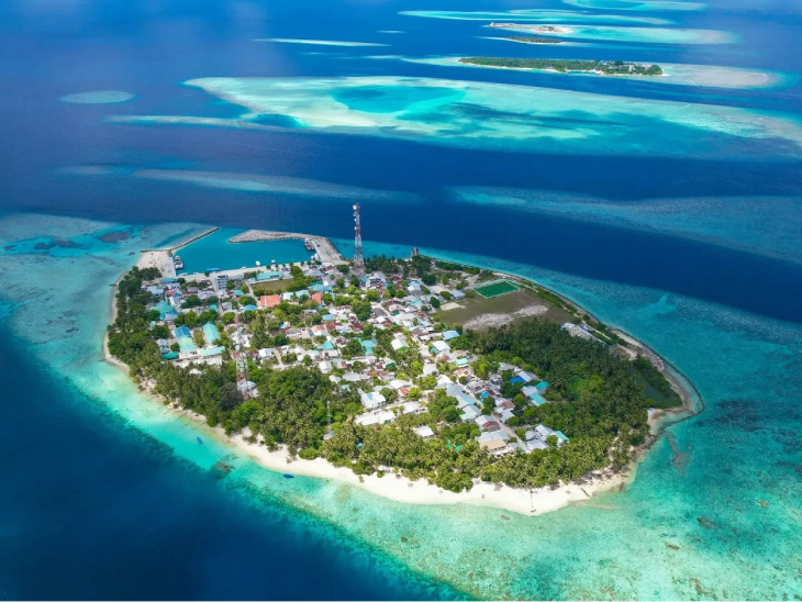 फेलिधू मालदीव के वावु एटोल का प्रशासनिक केंद्र और एक खूबसूरत द्वीप है। ये हादसा तट से करीब 2 नॉटकल माइल्स दूर हुआ।