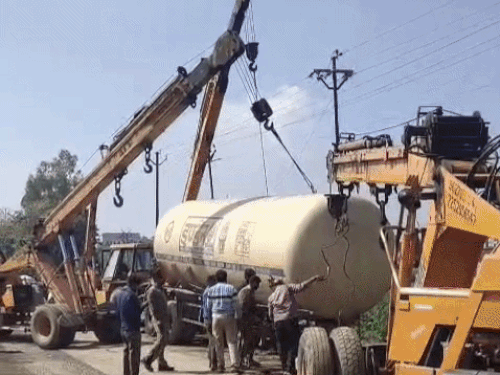 Meerut Highway Accident: LPG Capsule Overturns, Causes Massive Jam