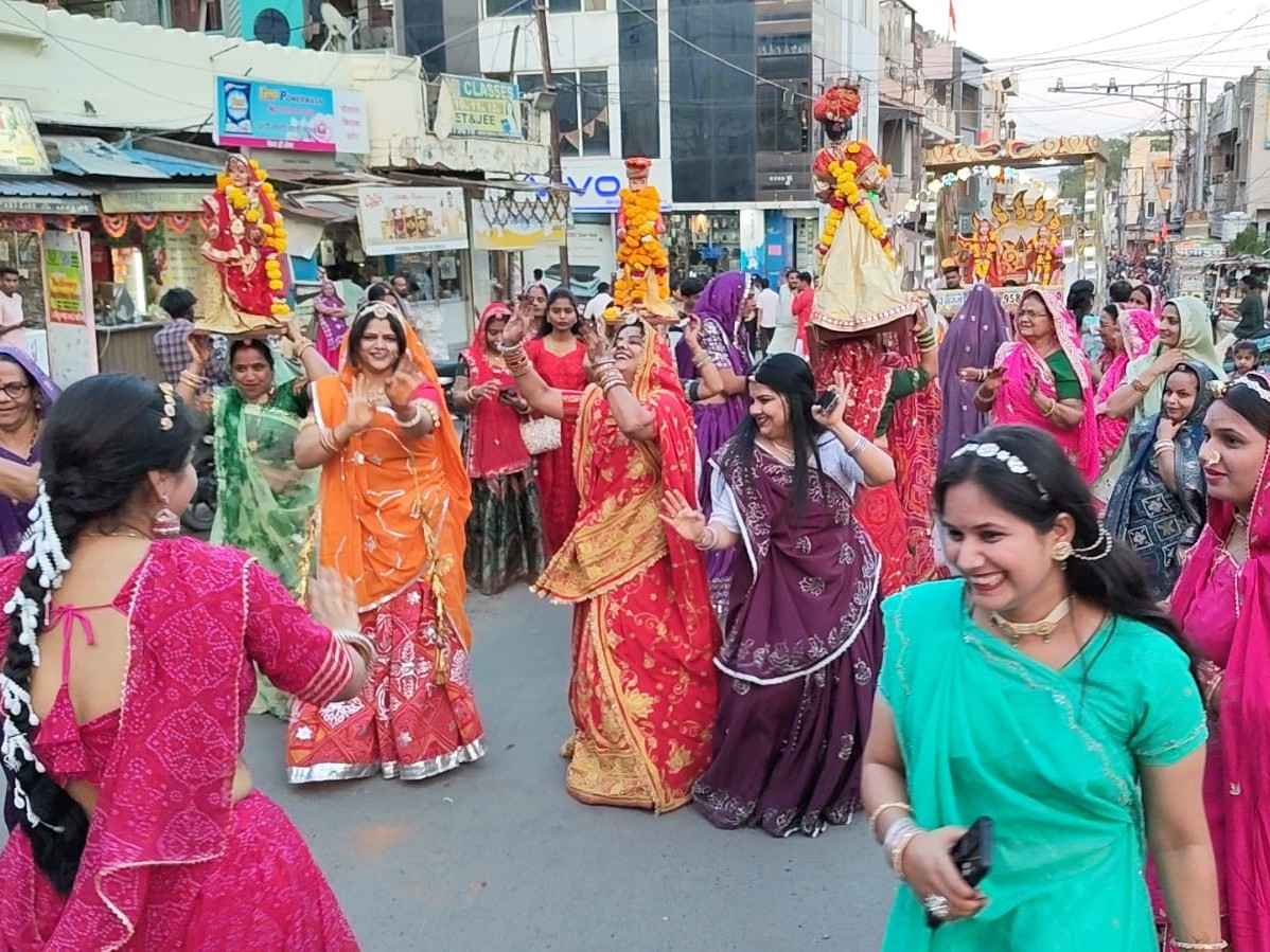 Jhabua Women Celebrate Gangaur Teej With Puja & Garba Dance