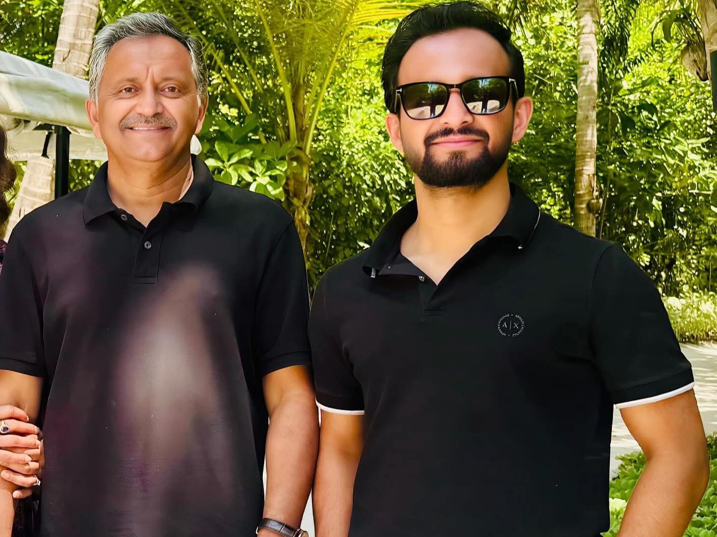 सीएम के प्रधान मीडिया सलाहाकर नरेश चौहान के साथ उनके बेटे आर्यन चौहान। - Dainik Bhaskar