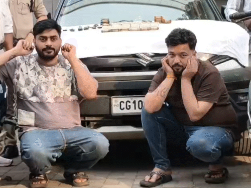 खाईवाल राजेश उर्फ राजा बजाज और उसके साथी प्रदीप खत्री को रायपुर के एक होटल से गिरफ्तार।