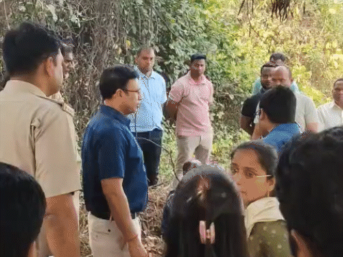 पुलिस और प्रशासन की टीम ने मौके पर पहुंचकर लोगों से पूछताछ की।