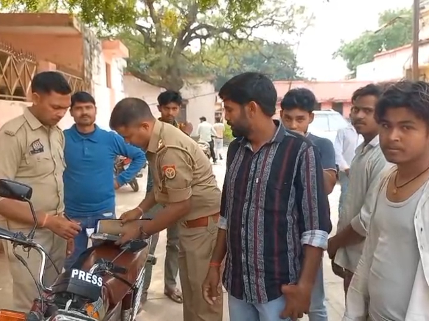 पुलिस ने मामले की जांच की।