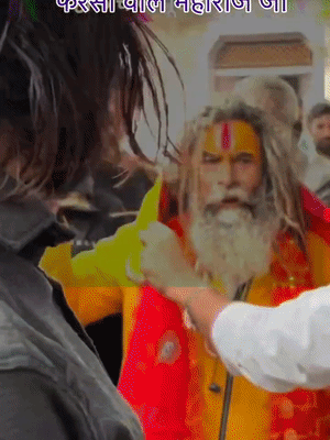 फरसा बाबा लोगों के बीच फरसे के साथ दिखते थे। इसका वजन करीब 15 किलो बताया जाता है।