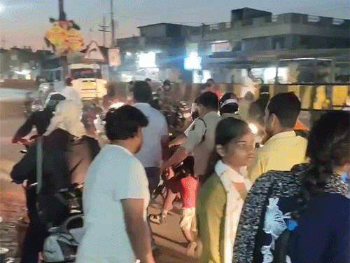 हादसे के बाद जाम की स्थिति बन गई, बाद में पुलिस ने शव को कब्जे में लेकर पोस्टमॉर्टम के लिए भिजवाया।