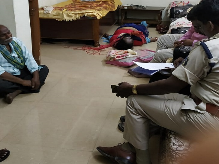 मृतिका का शव रस्सी से बांधकर आरोपियों ने वारदात को अंजाम दिया था।