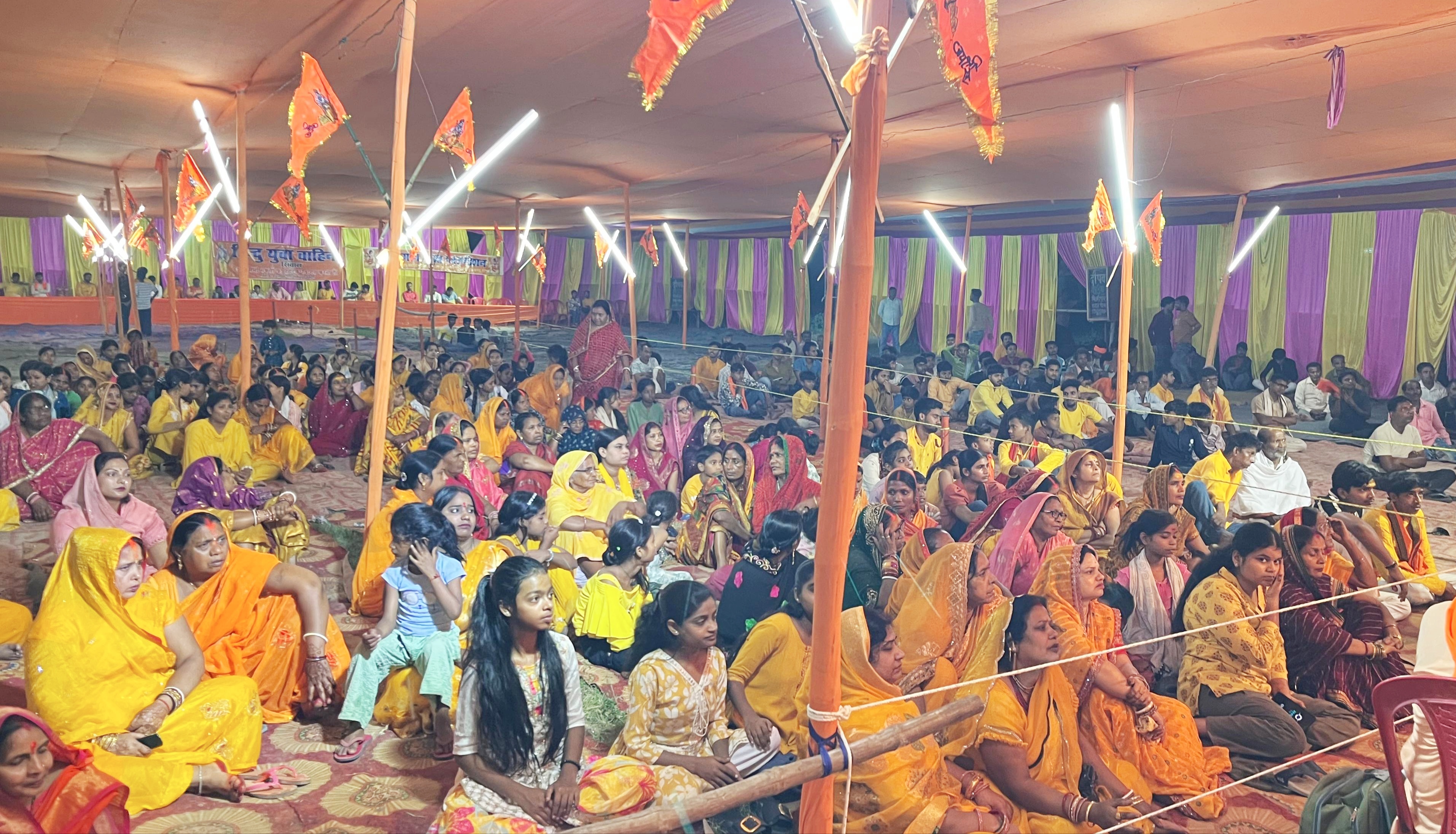 Devotion was at its peak in the Mahayagna of Chainpur and Ubadhi ...