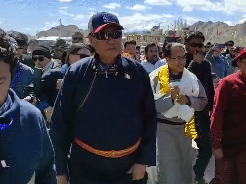 सोनम वांगचुक 170 दिन बाद लेह पहुंचे।