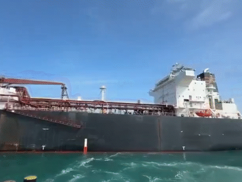 नंदा देवी जहाज भी गुजरात के पोर्ट आया था।