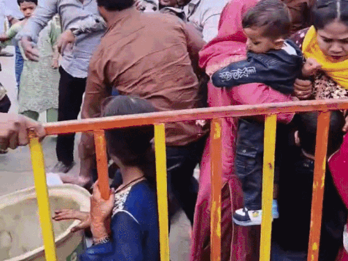 फरीदाबाद के सेक्टर-12 स्थित टाउन पार्क में दो पक्षों के बीच जमकर मारपीट हुई। - Dainik Bhaskar