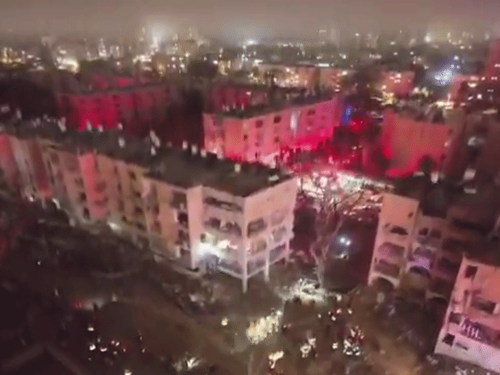 इजराइली शहर अराद पर रविवार सुबह ईरानी मिसाइल ने हमला किया। इसमें 100 से ज्यादा लोग घायल हुए और 10 की हालत गंभीर है।