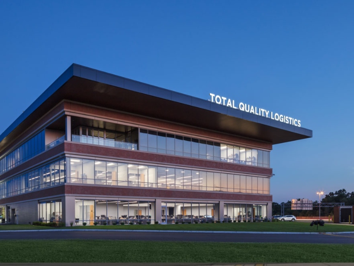 टोटल क्वालिटी लॉजिस्टिक्स कंपनी एक लॉजिस्टिक्स कंपनी है जो सामान को एक जगह से दूसरी जगह पहुंचाने में मदद करती है।