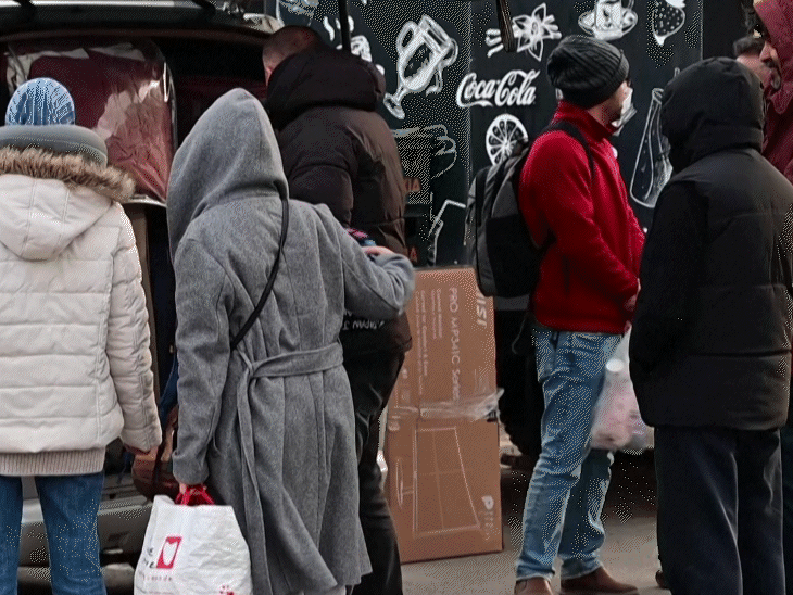 स्टूडेंट्स का कहना है कि बाकी देशों के स्टूडेंट्स को उनकी सरकारों ने पहले ही निकाल लिया। अब सिर्फ इंडियन स्टूडेंट्स ही फंसे हैं।