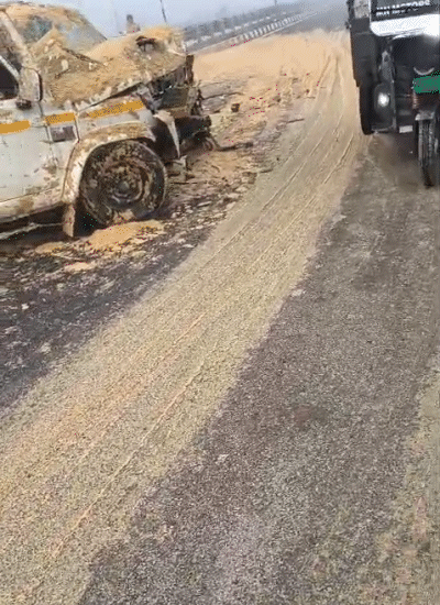 सहारनपुर में हादसे में तीनों गाड़ियां बुरी तरह क्षतिग्रस्त हो गईं।